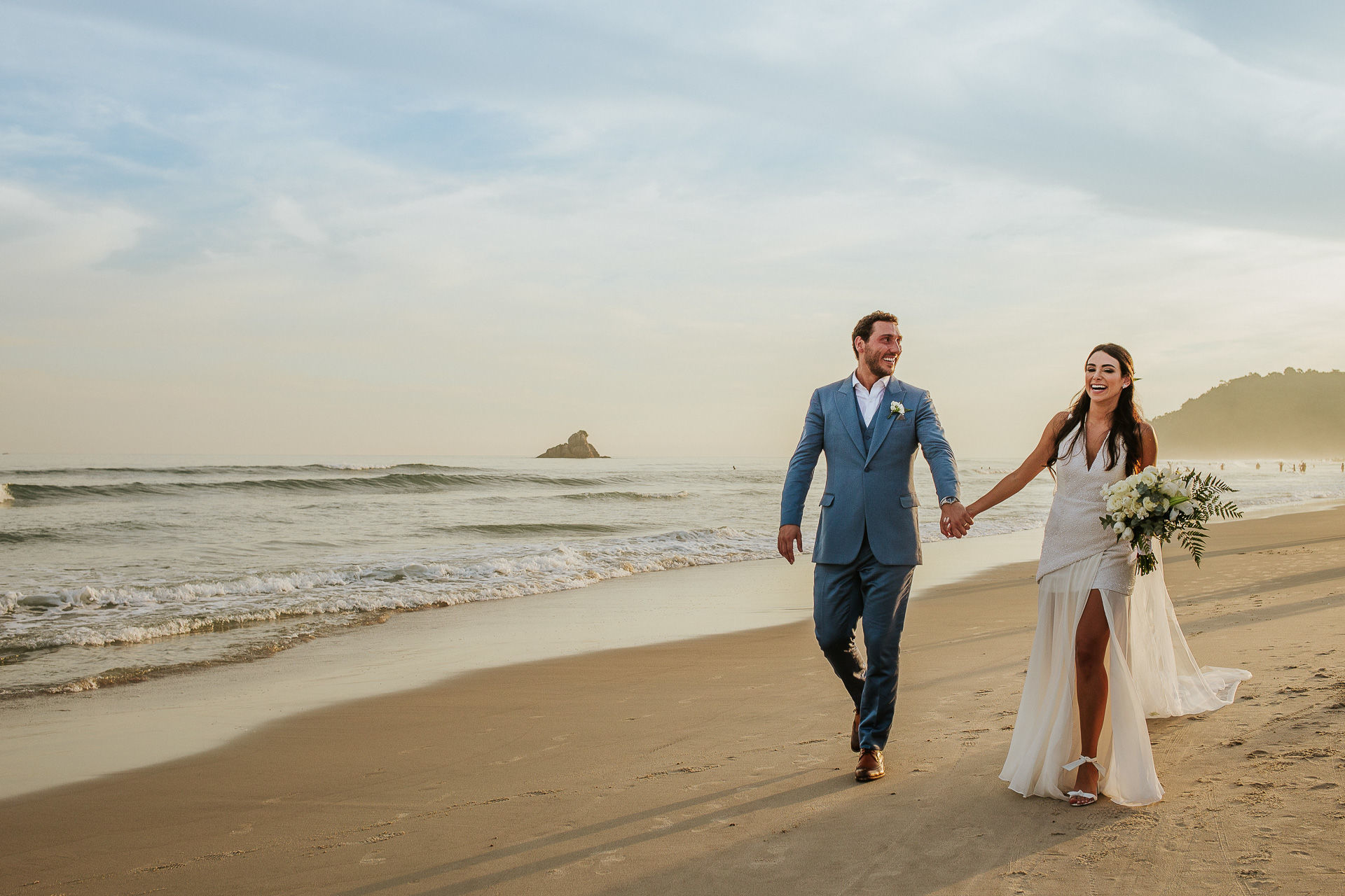 Camila e Gustavo - Casamento na Praia de Juquehy
