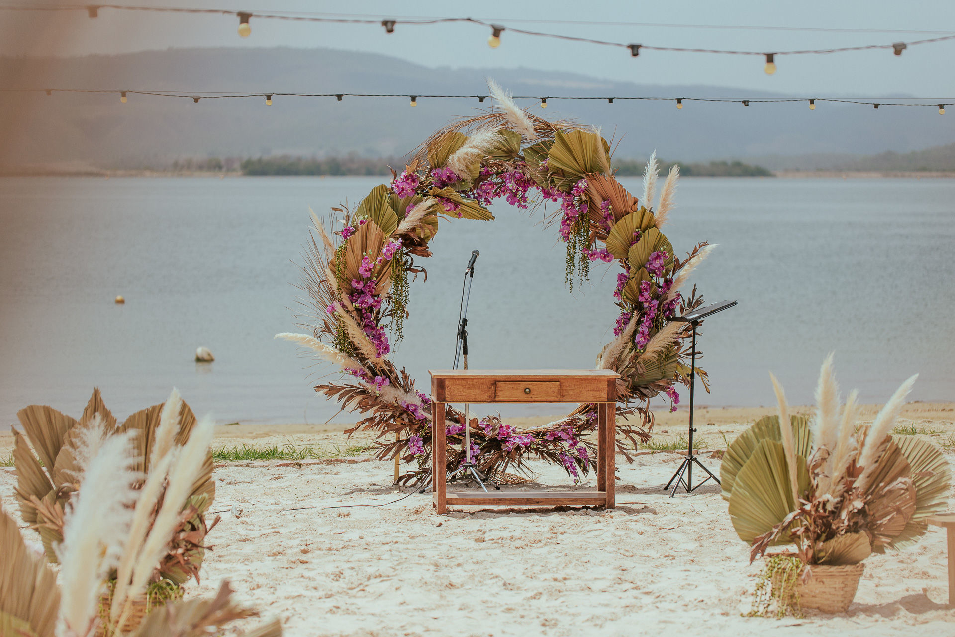 Foto Janaina e Kaique Casamento pé na Areia Foto Janaina e Kaique Casamento pé na Areia - Imagem 8