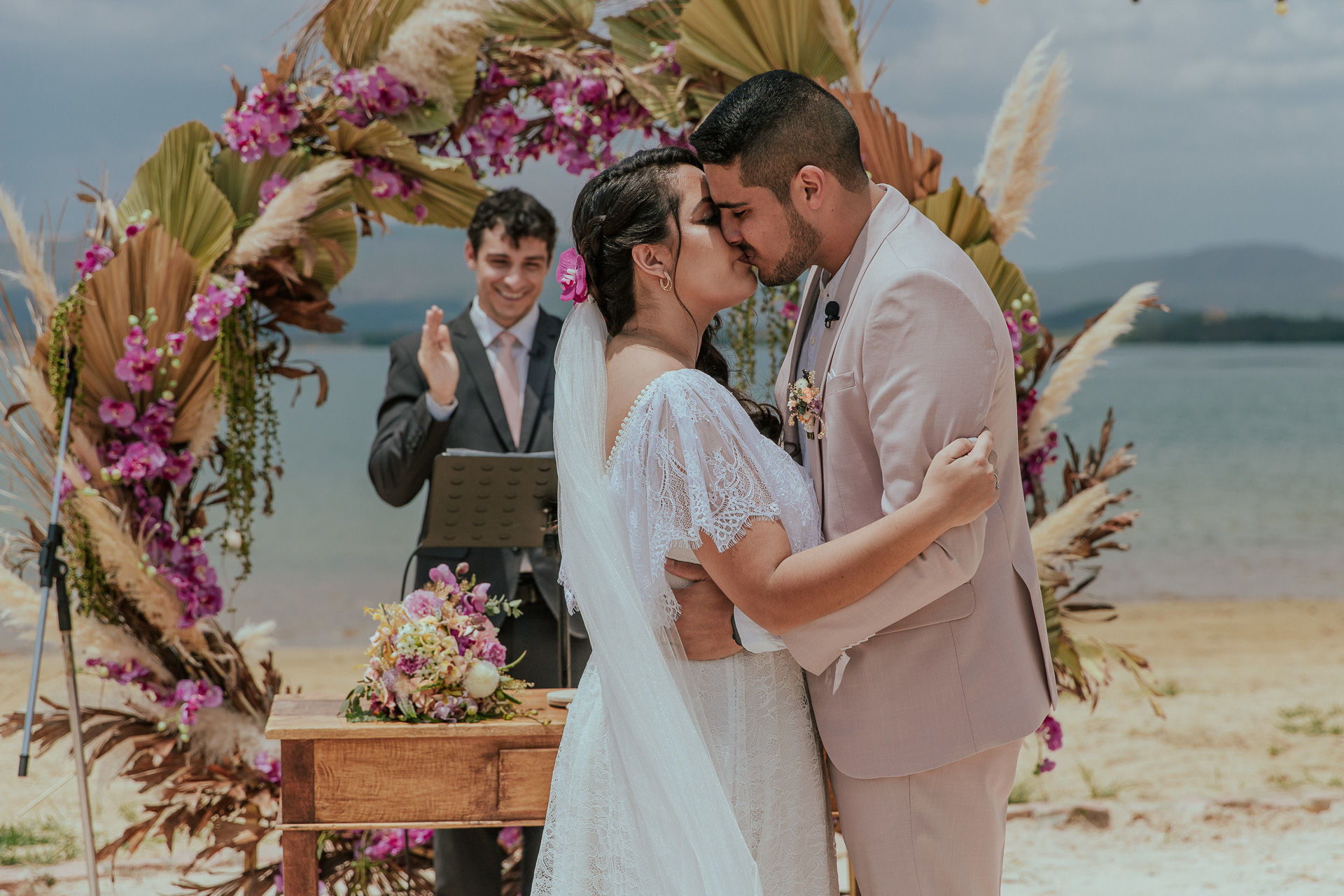 Foto Janaina e Kaique Casamento pé na Areia Foto Janaina e Kaique Casamento pé na Areia - Imagem 44