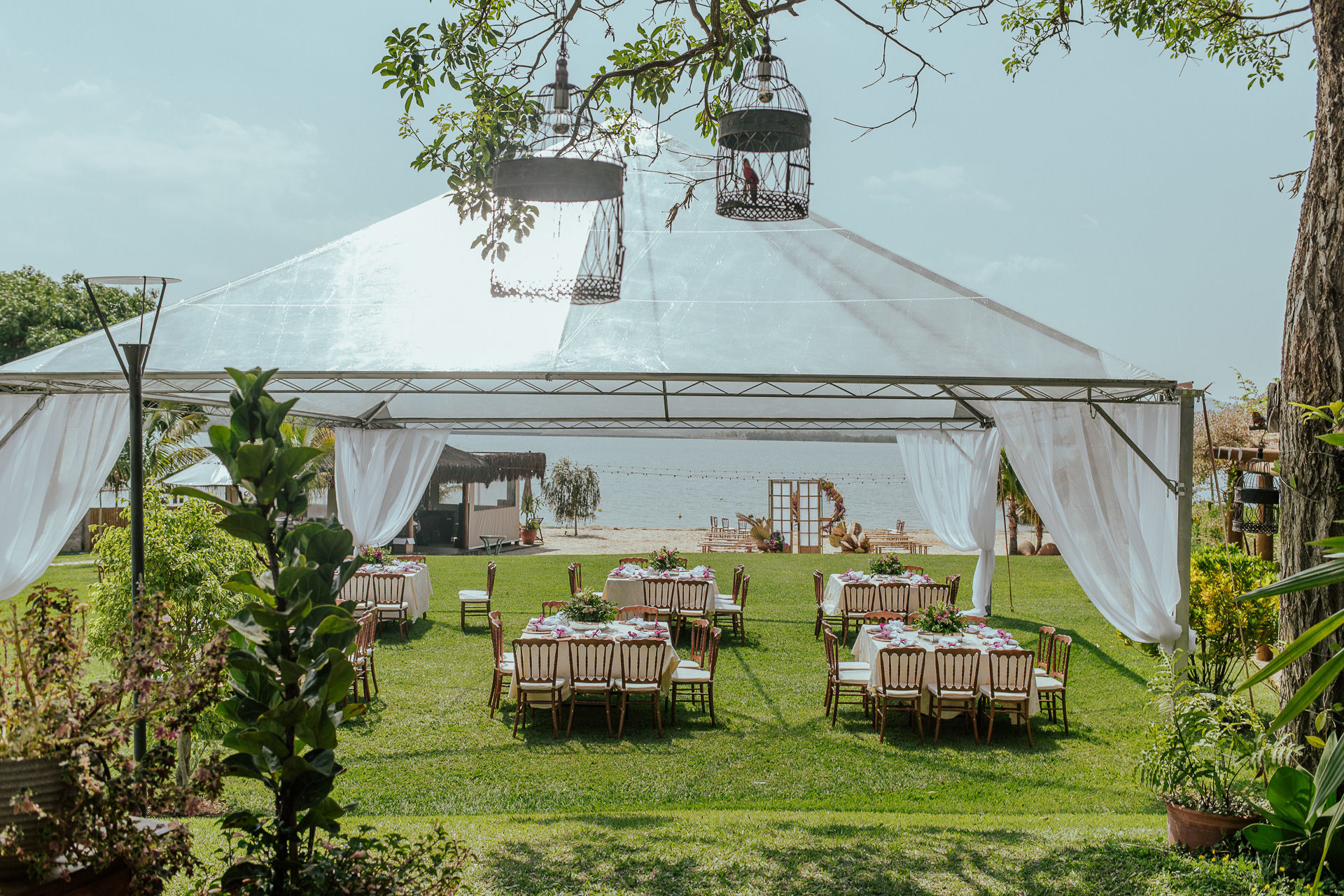 Foto Janaina e Kaique Casamento pé na Areia Foto Janaina e Kaique Casamento pé na Areia - Imagem 6