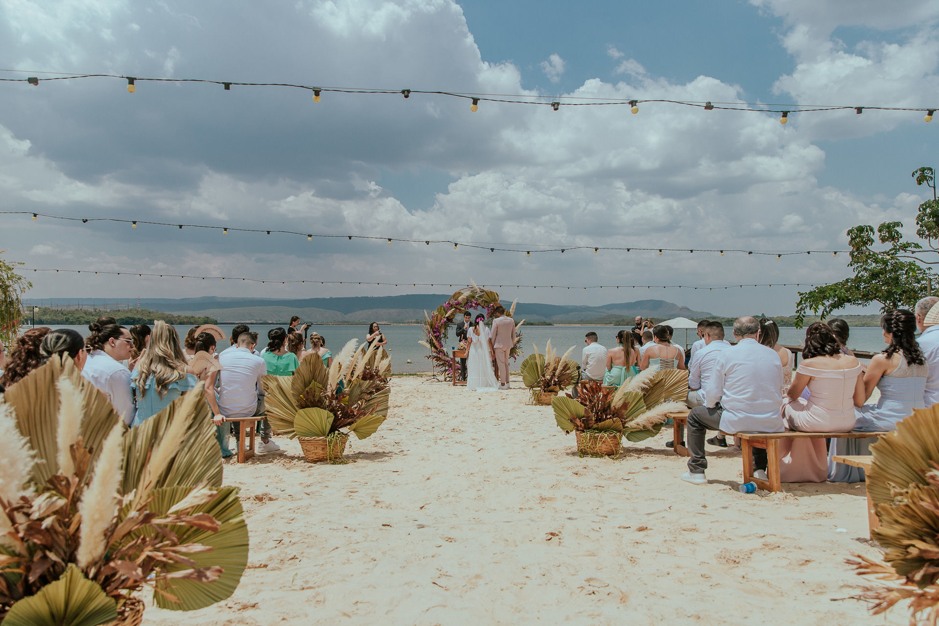 Foto Janaina e Kaique Casamento pé na Areia Foto Janaina e Kaique Casamento pé na Areia - Imagem 31