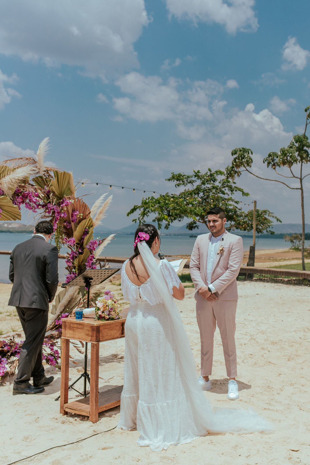 Foto Janaina e Kaique Casamento pé na Areia Foto Janaina e Kaique Casamento pé na Areia - Imagem 35