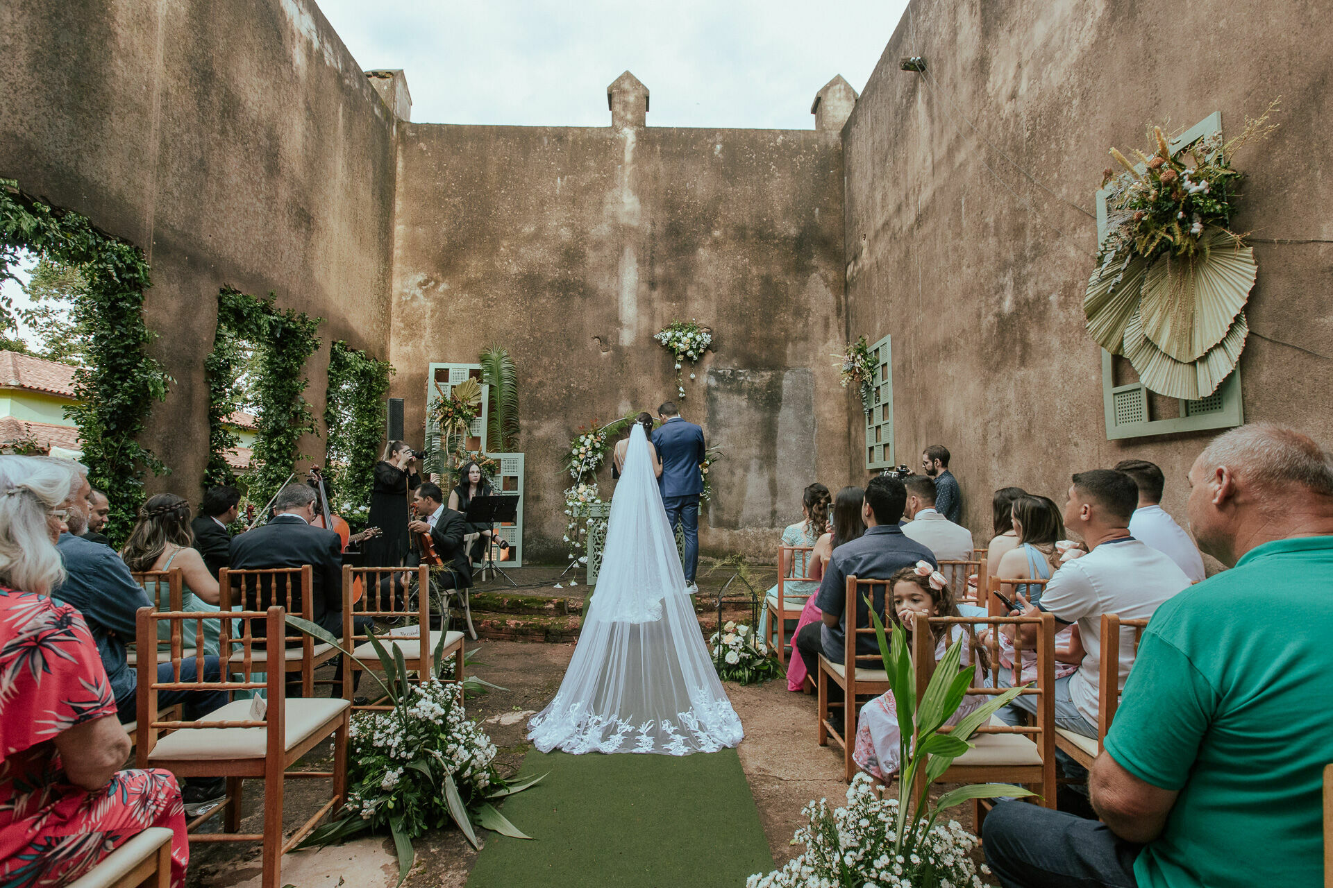 Foto Ana Laura e Luan Casamento em uma Igreja Abandonada Foto Ana Laura e Luan Casamento em uma Igreja Abandonada - Imagem 87