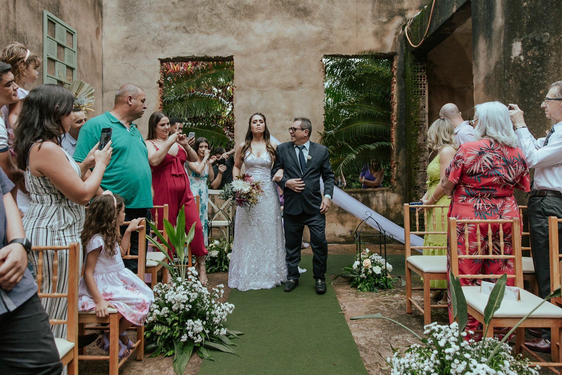 Foto Ana Laura e Luan Casamento em uma Igreja Abandonada Foto Ana Laura e Luan Casamento em uma Igreja Abandonada - Imagem 79