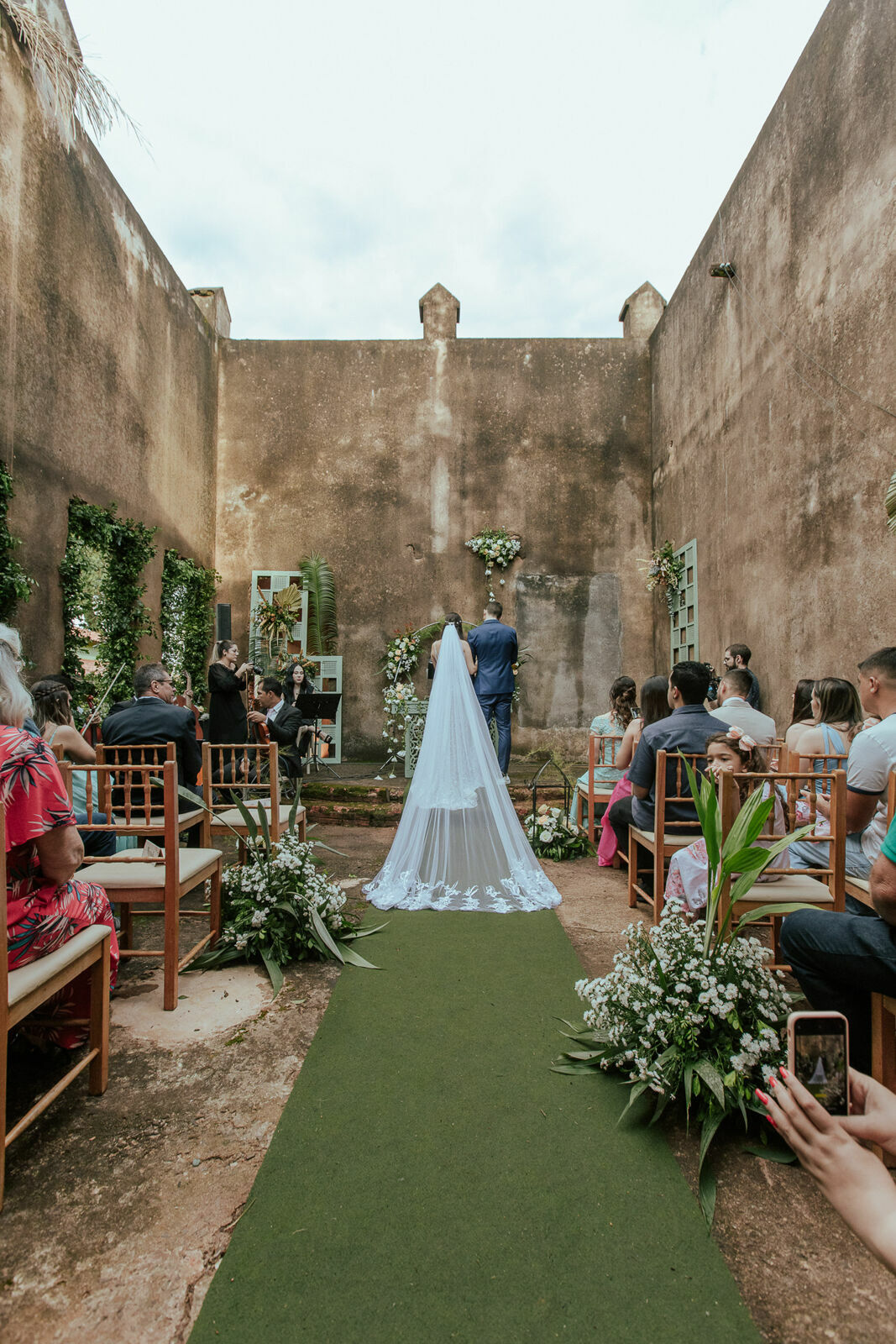Foto Ana Laura e Luan Casamento em uma Igreja Abandonada Foto Ana Laura e Luan Casamento em uma Igreja Abandonada - Imagem 85