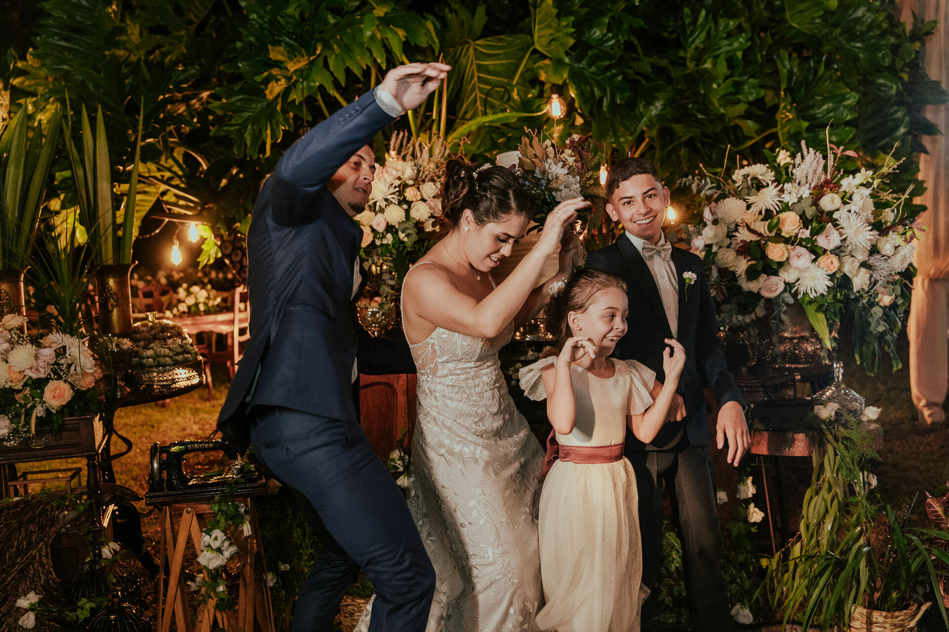 Foto Ana Laura e Luan Casamento em uma Igreja Abandonada Foto Ana Laura e Luan Casamento em uma Igreja Abandonada - Imagem 142