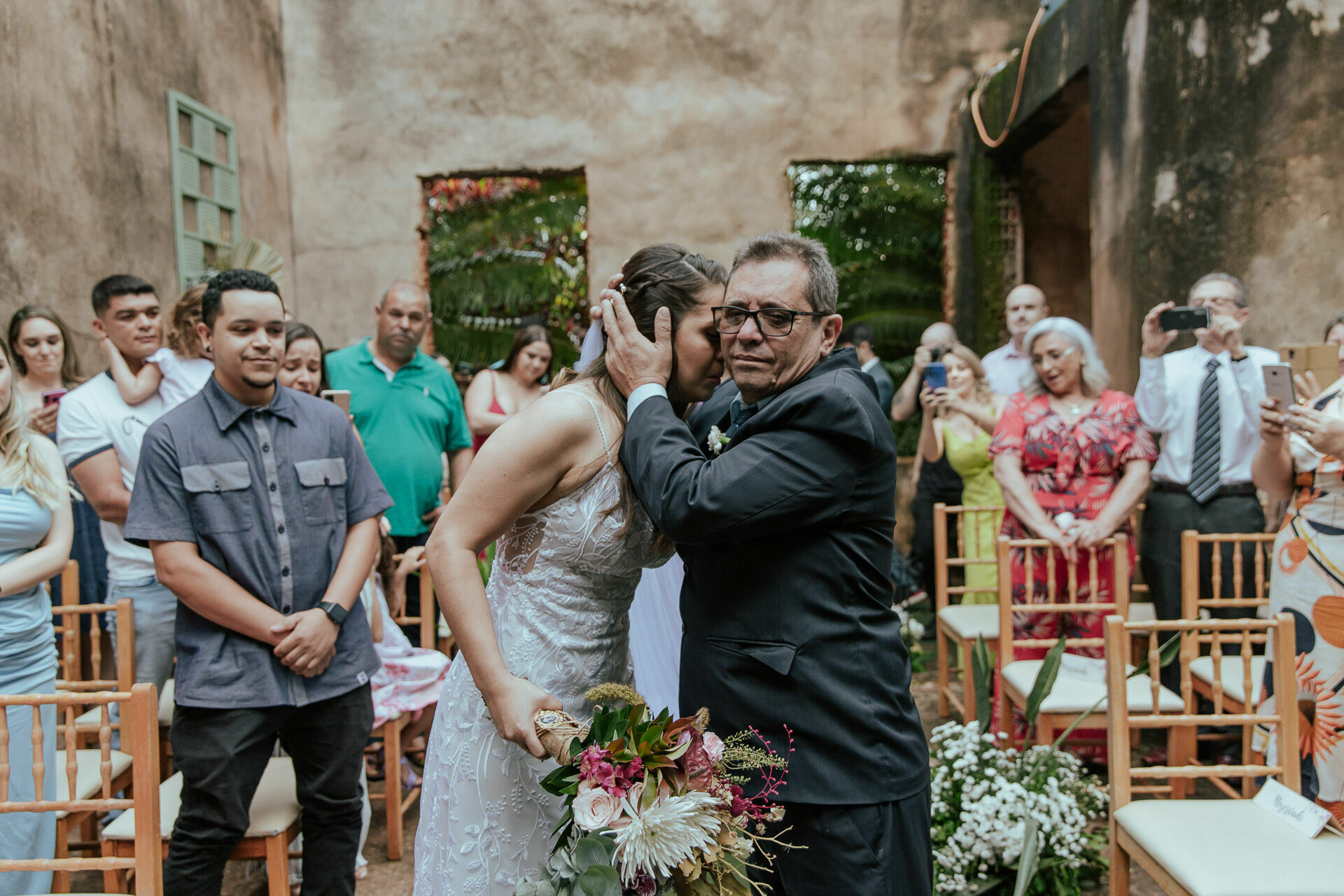 Foto Ana Laura e Luan Casamento em uma Igreja Abandonada Foto Ana Laura e Luan Casamento em uma Igreja Abandonada - Imagem 80